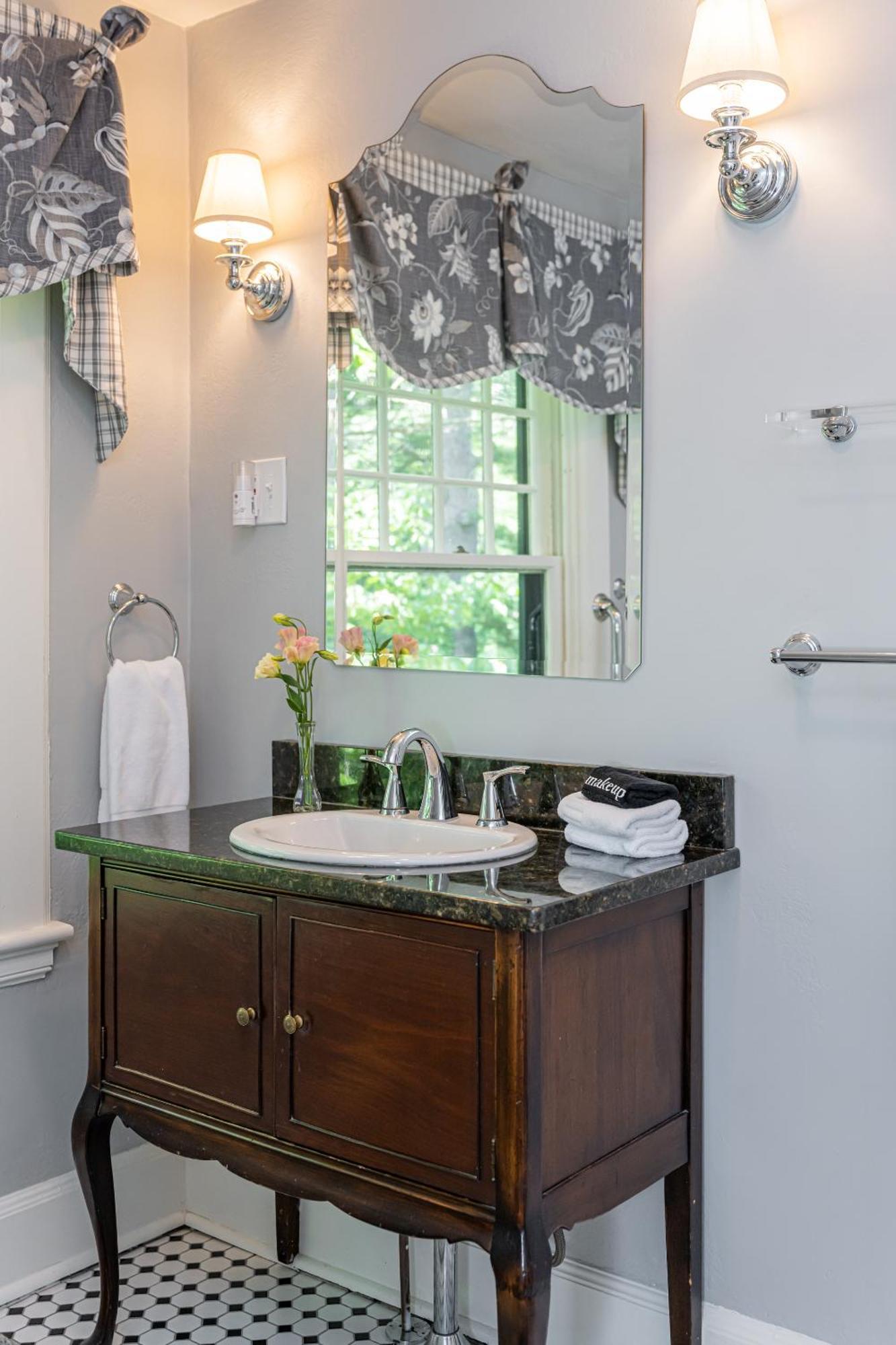 Pinecrest Bed & Breakfast Asheville Extérieur photo